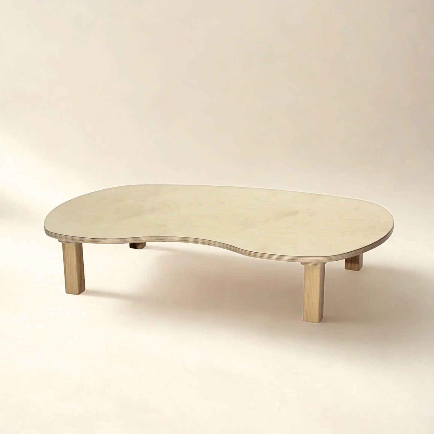 Natural wood kidney-shaped sensory table for children, low height, minimalist design